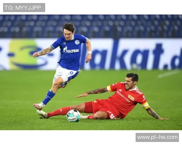 沙尔克04连败争议不断,德甲赛场陷入困境